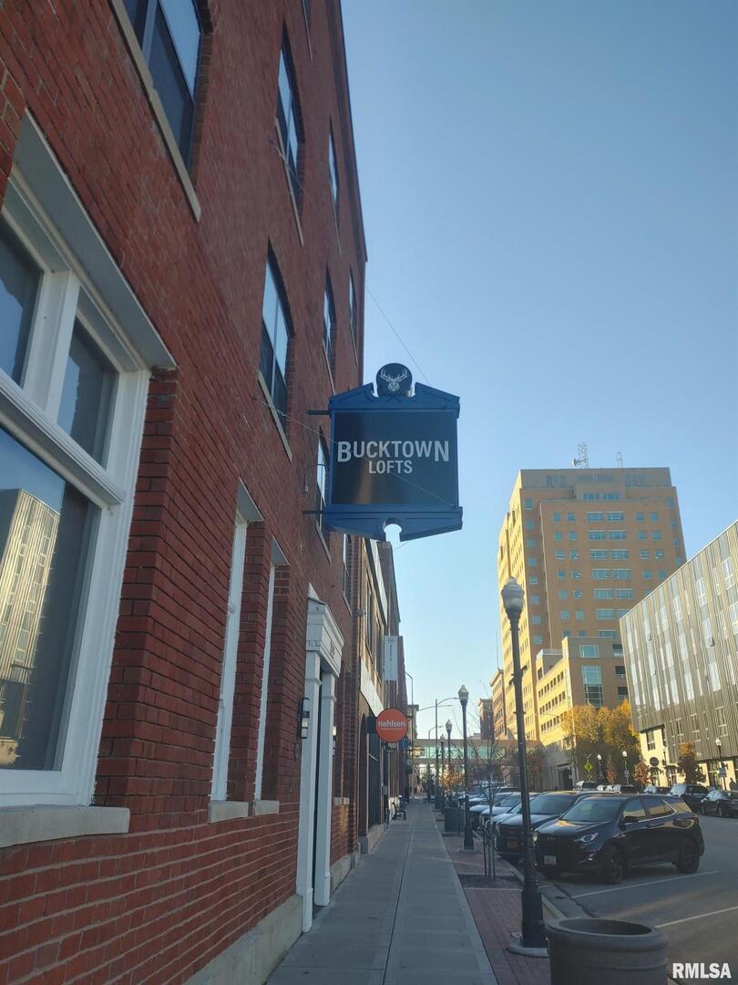 225 2ND Street, Davenport, IA 52801