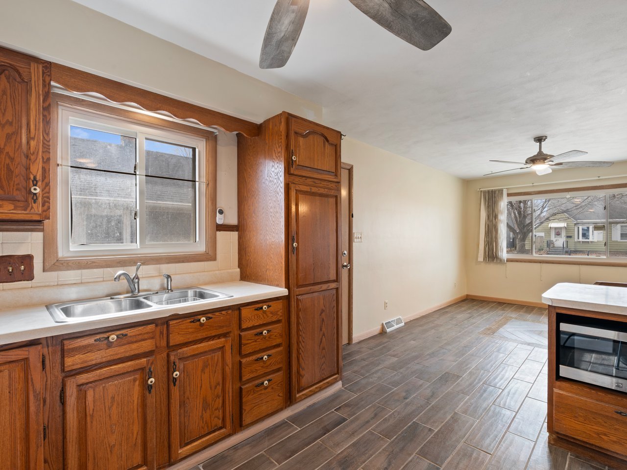 2350 31st Street, Moline, IL 61265