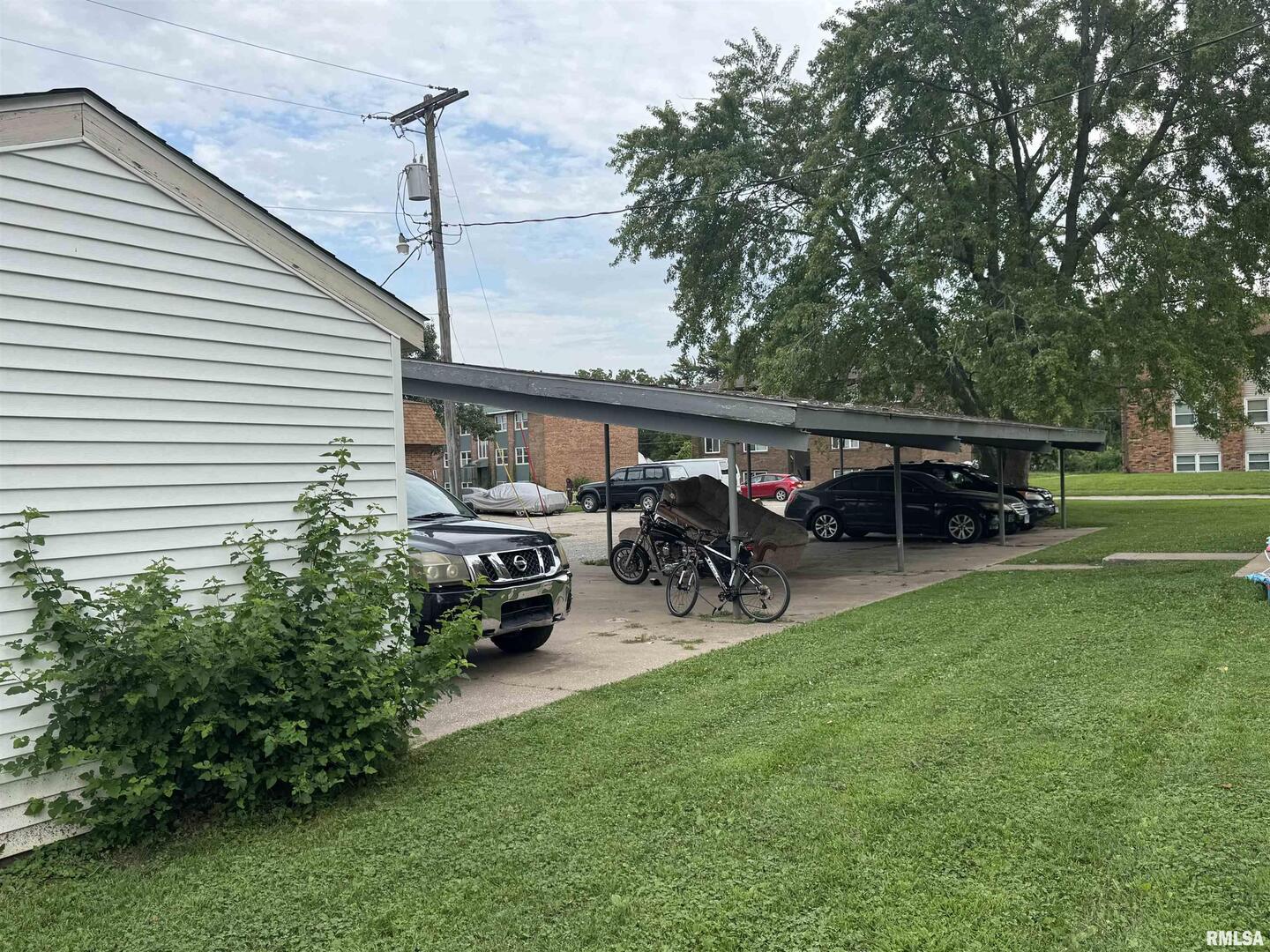 1913 15TH Street, Silvis, IL 61282