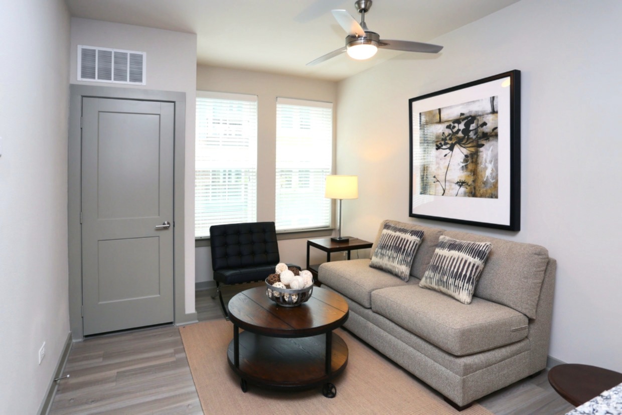 670 Algonquin Road, Schaumburg, IL 60173