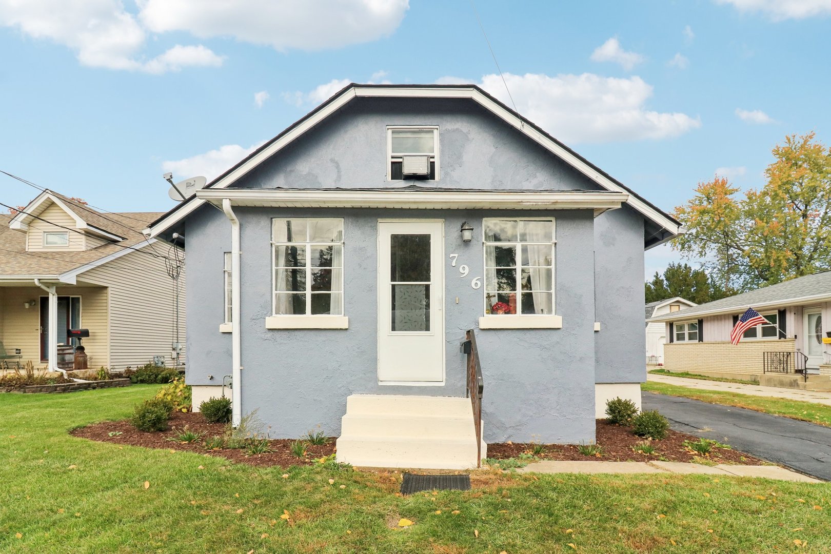796 Parkway Avenue, Elgin, IL 60120