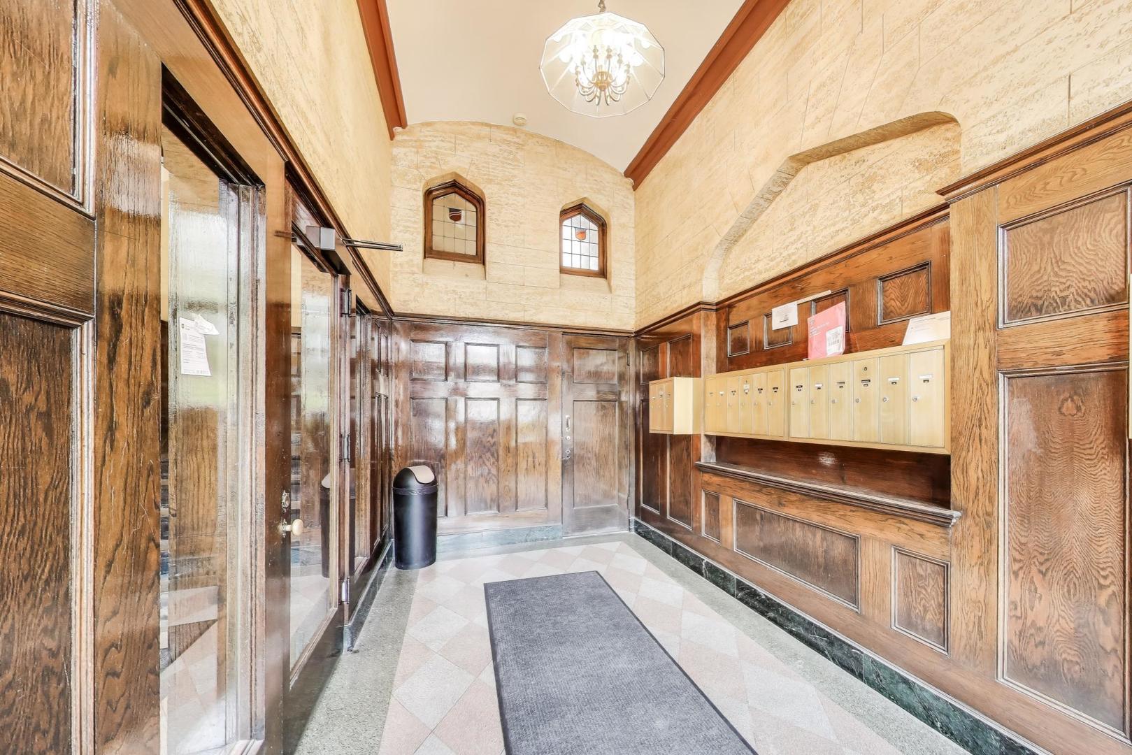 1103 Holley Court, Oak Park, IL 60301