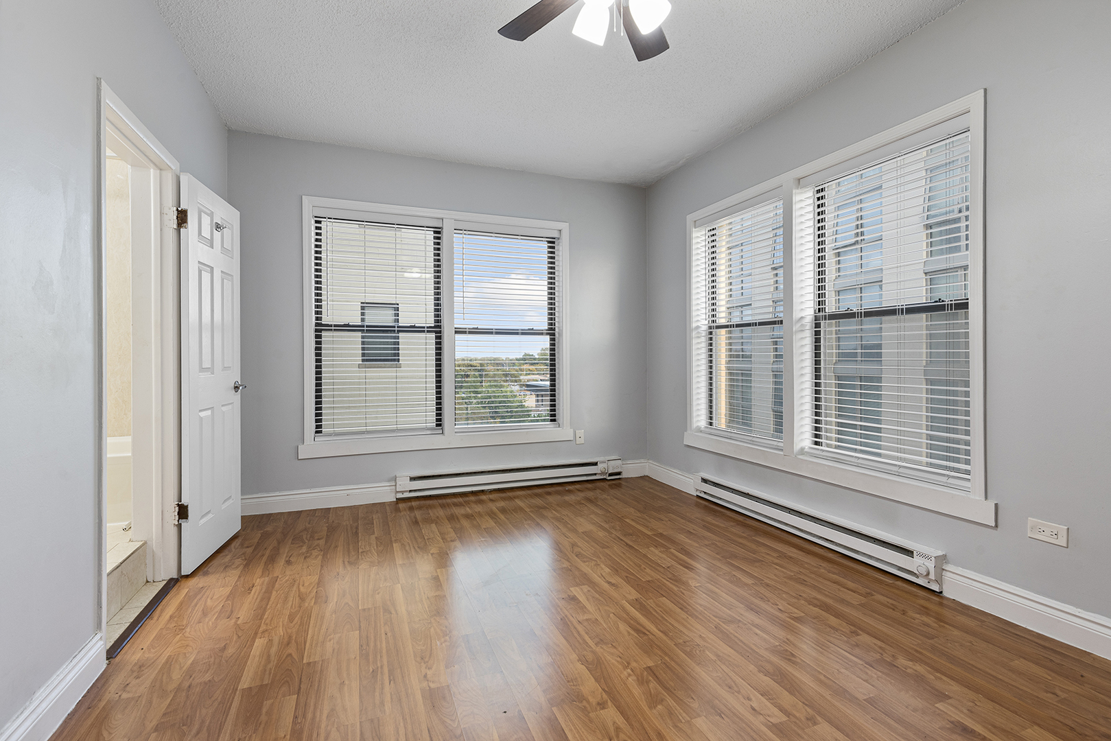 4520 Clarendon Avenue, Chicago, IL 60640