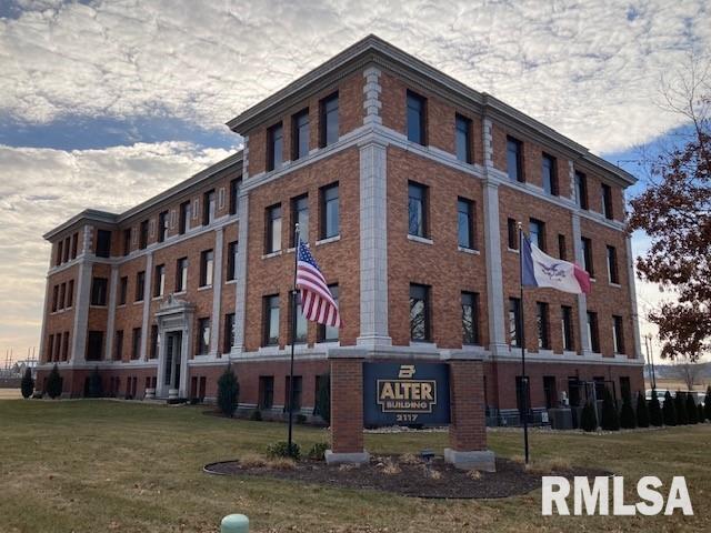 2117 STATE Street, Bettendorf, IA 52722