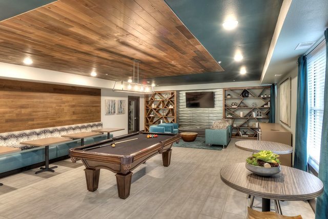 680 Algonquin Road, Schaumburg, IL 60173