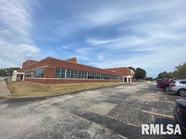 500 42ND Street, Rock Island, IL 61201