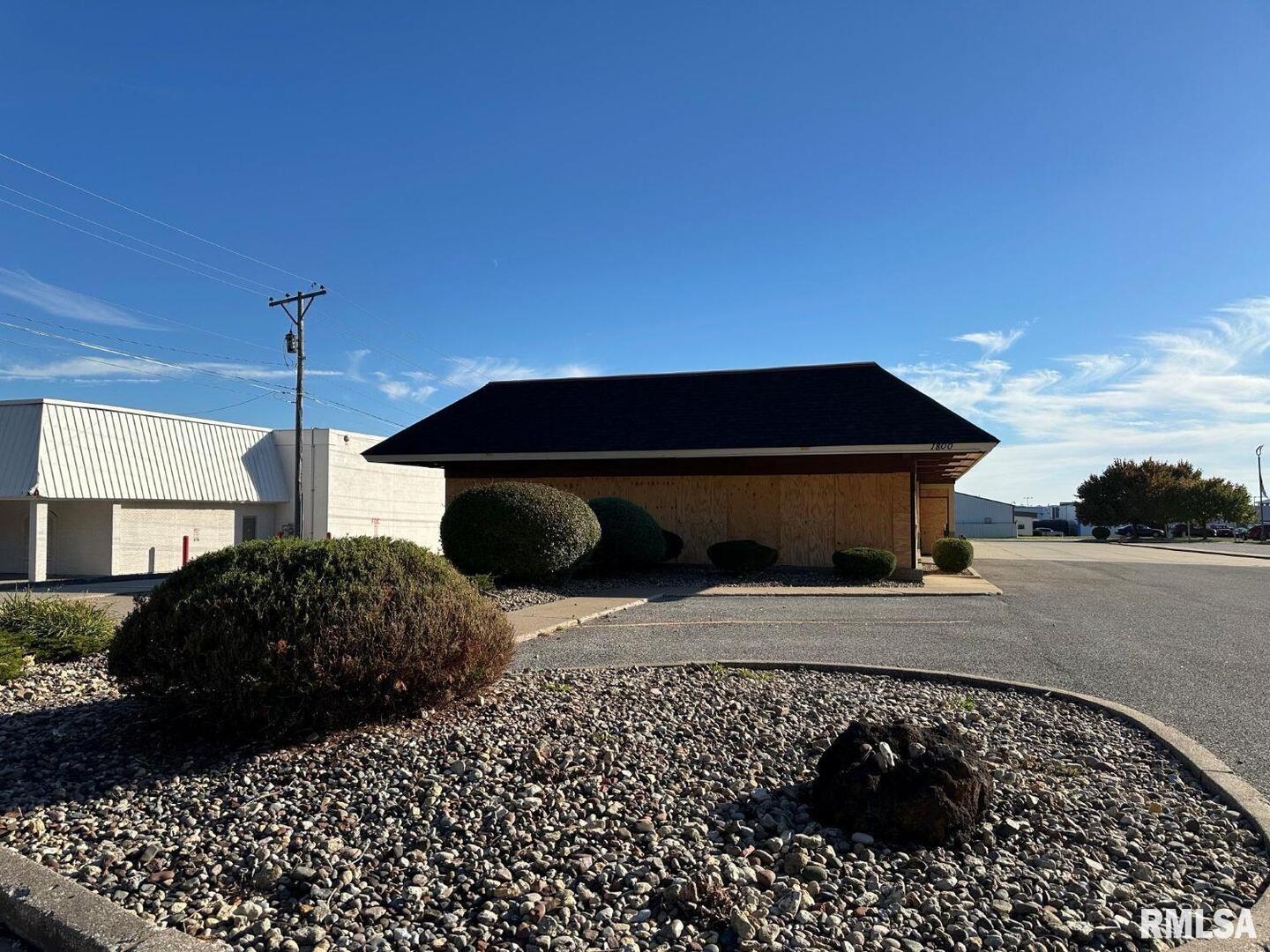 1800 36TH Avenue, Moline, IL 61265