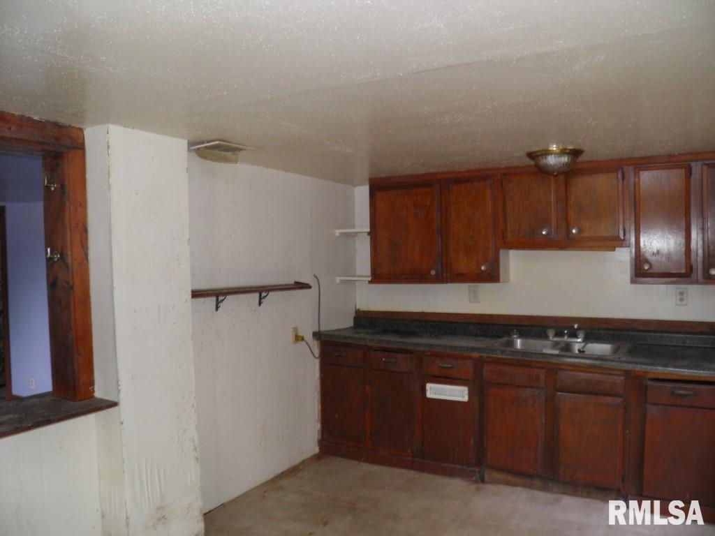 1903 Hershey Ave Avenue, Muscatine, IA 52761