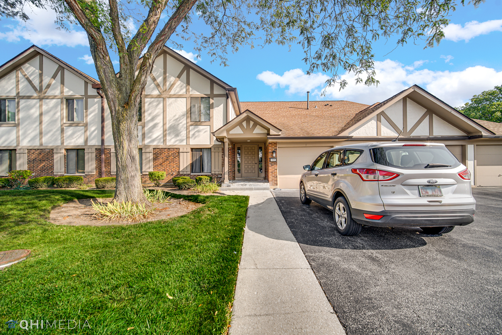 920 Surrey Drive, Schaumburg, IL 60193