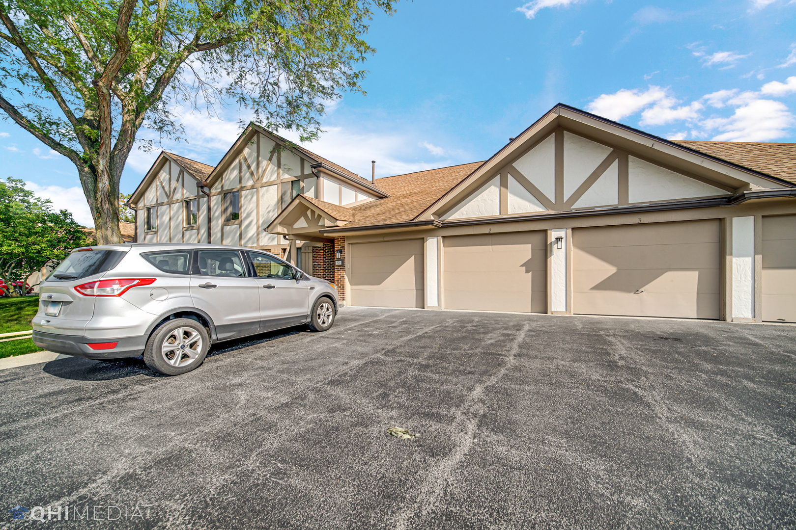 920 Surrey Drive, Schaumburg, IL 60193