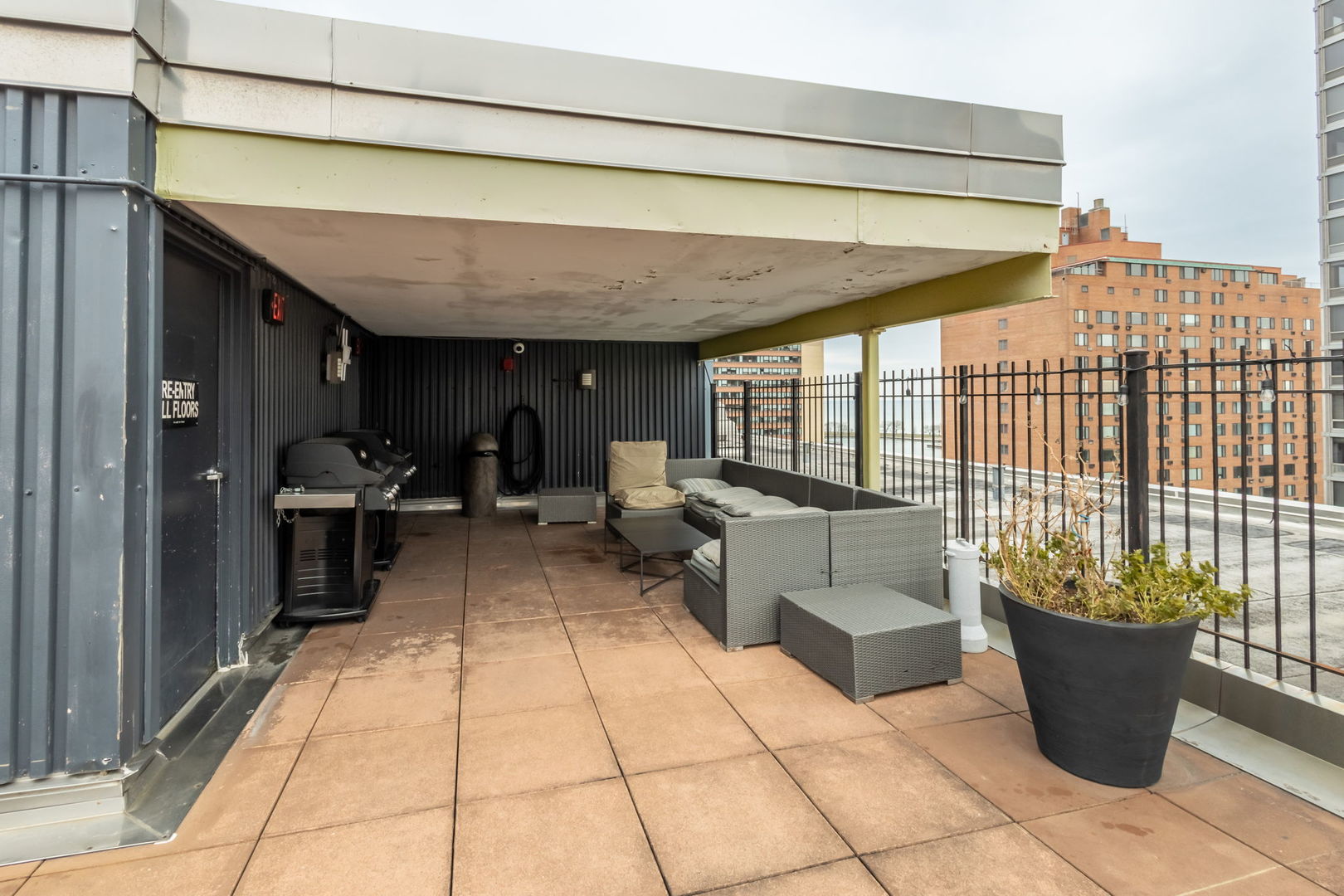 3033 Sheridan Road, Chicago, IL 60657