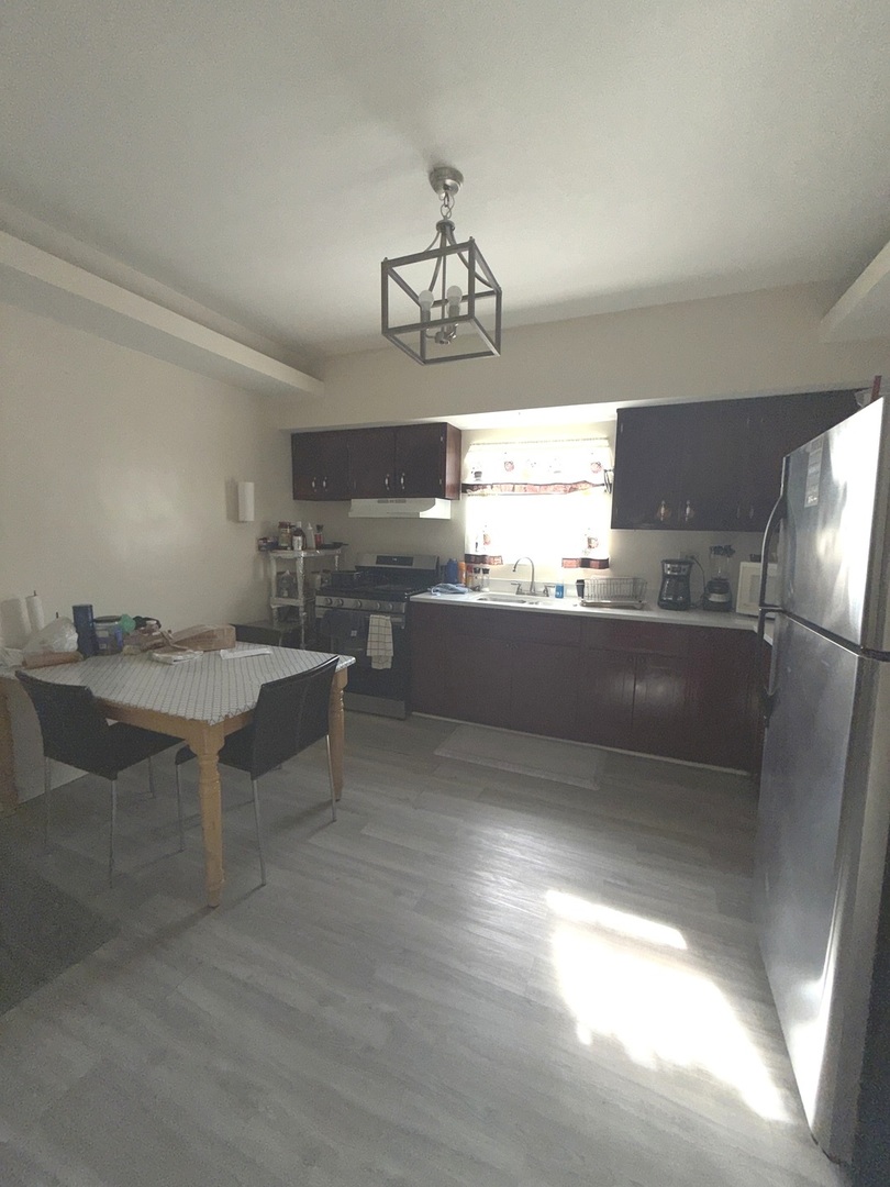 10046 Commercial Avenue, Chicago, IL 60617