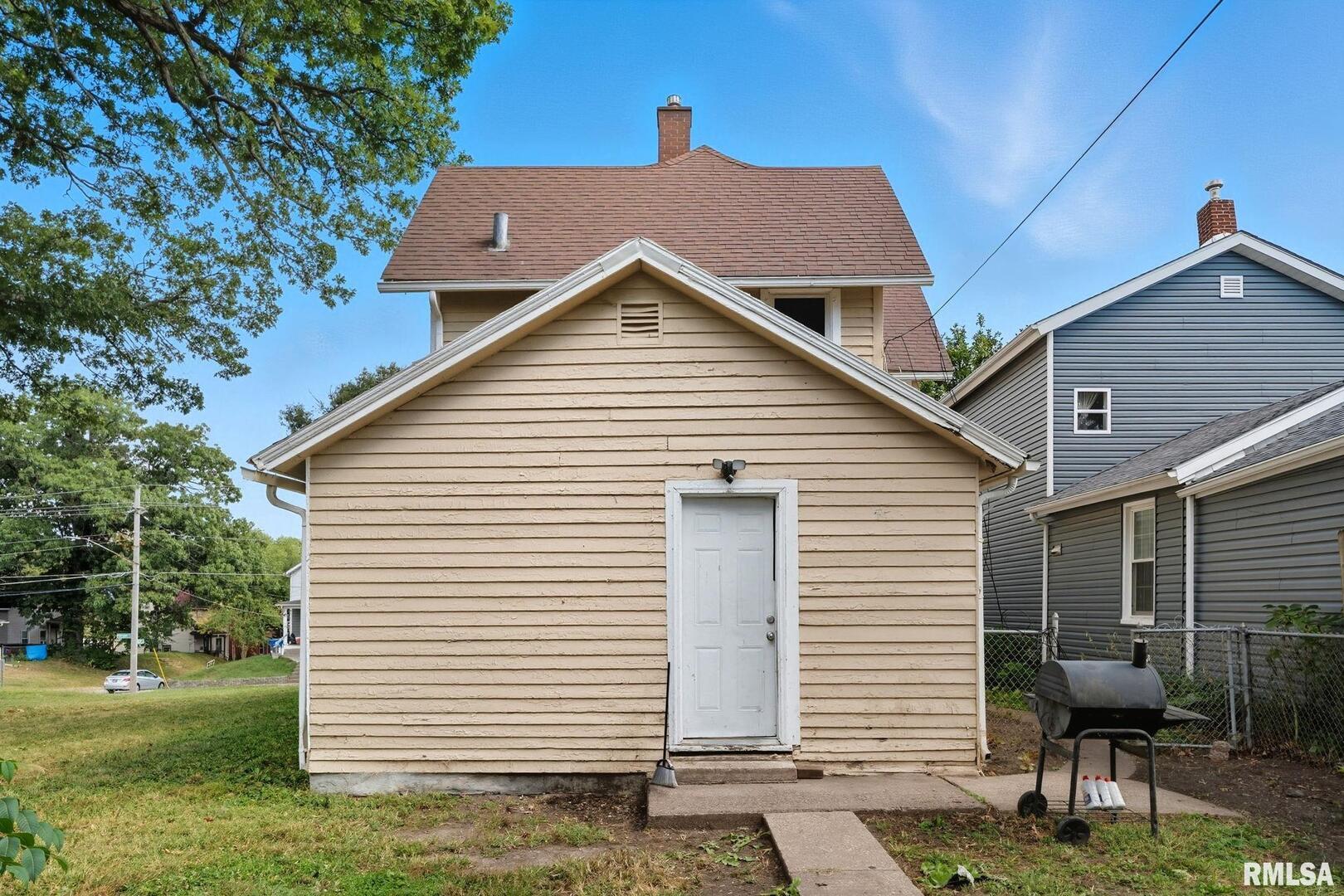 1222 PERSHING Avenue, Davenport, IA 52803