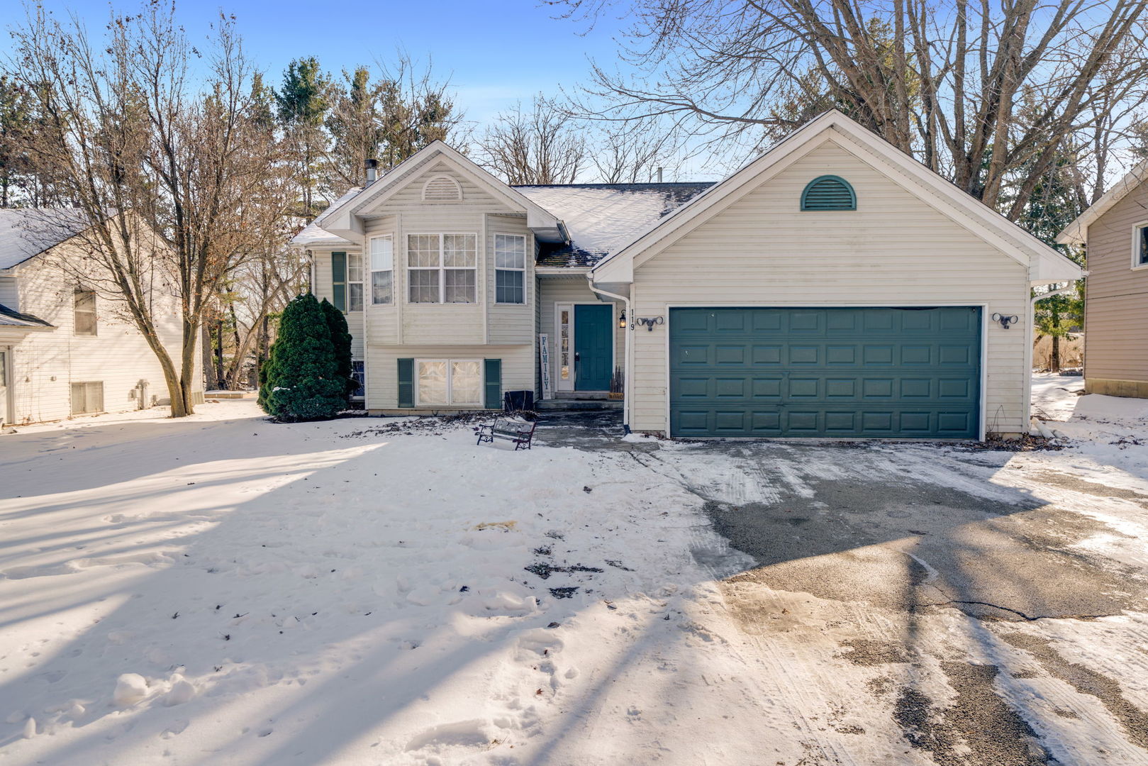 119 Liverpool Drive, Poplar Grove, IL 61065