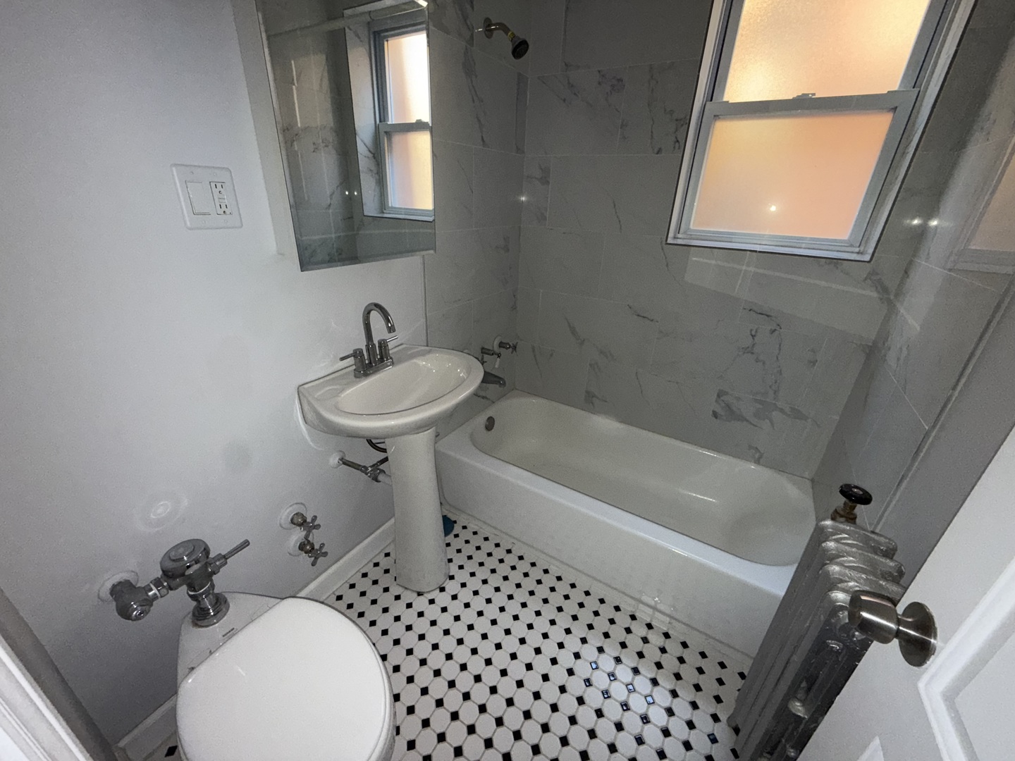 6930 Greenview Avenue, Chicago, IL 60626