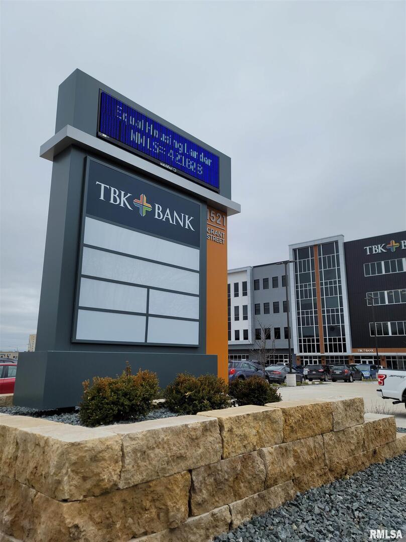 1521 GRANT Street, Bettendorf, IA 52722