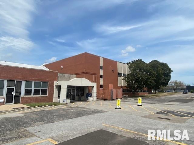 500 42ND Street, Rock Island, IL 61201