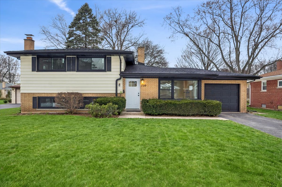 730 Wilshire Lane, Arlington Heights, IL 60004