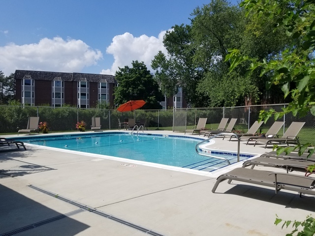 414 Dee Road, Park Ridge, IL 60068