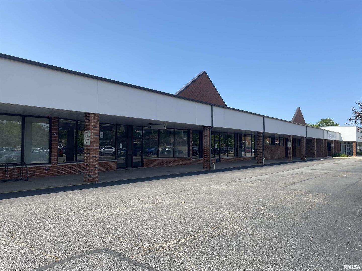 3624 AVENUE OF THE CITIES Avenue, Moline, IL 61265