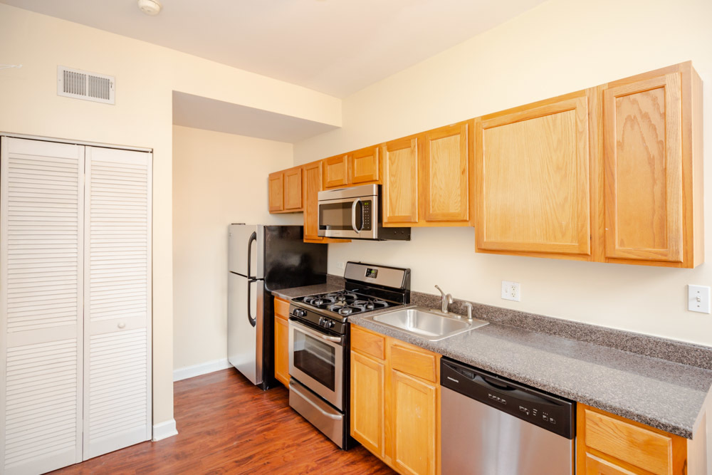 2941 Broadway Street, Chicago, IL 60657