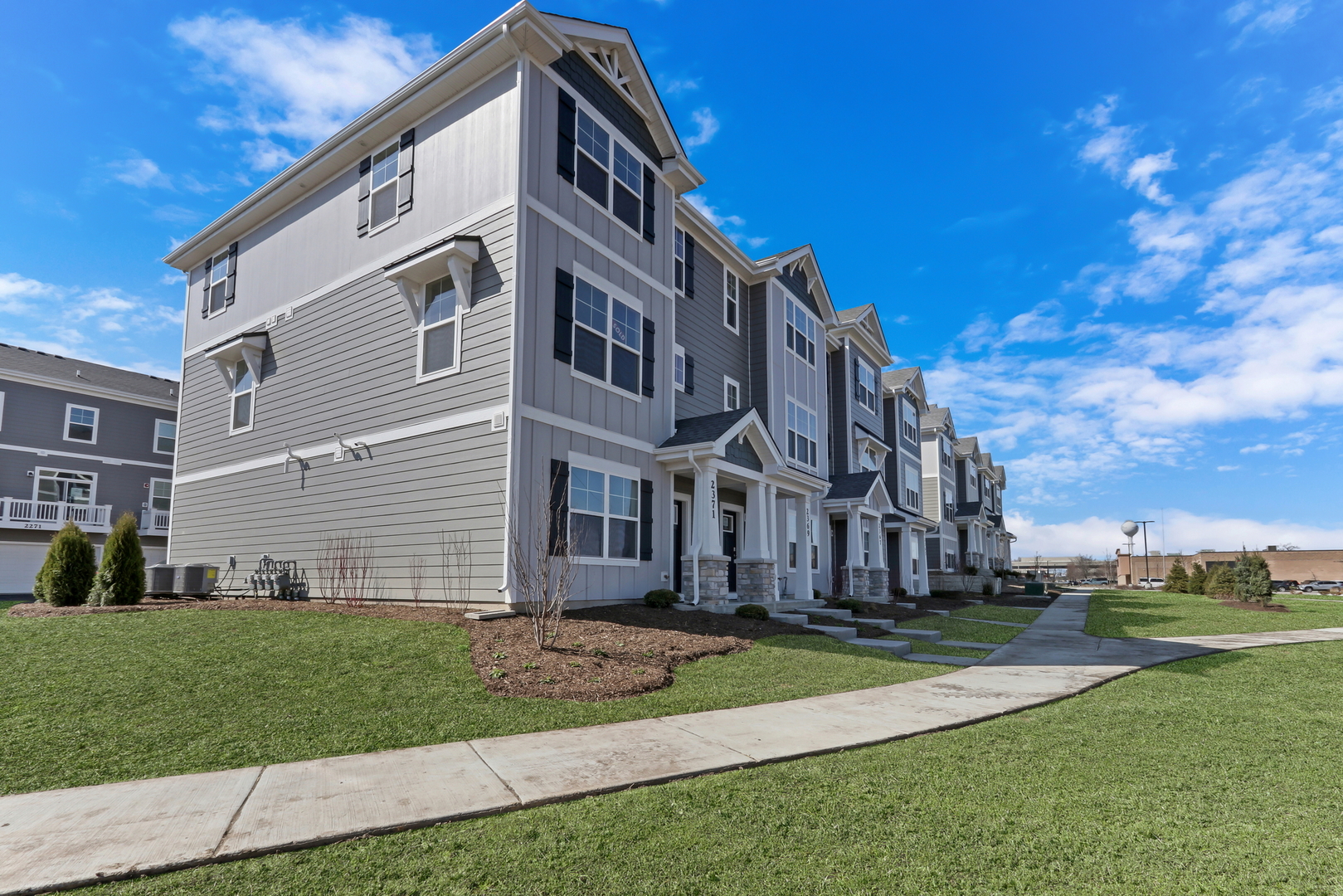 557 Yosemite Way, Mundelein, IL 60060