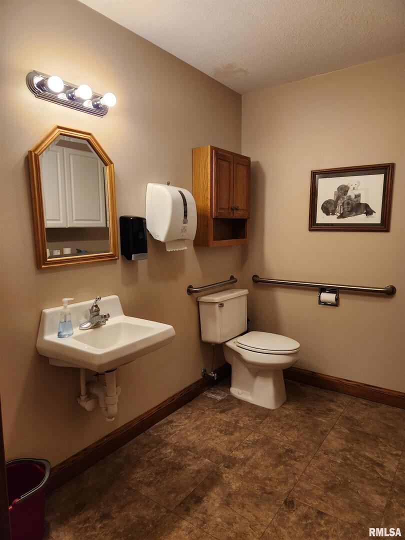 301 WESTERN Avenue, Delmar, IA 52037