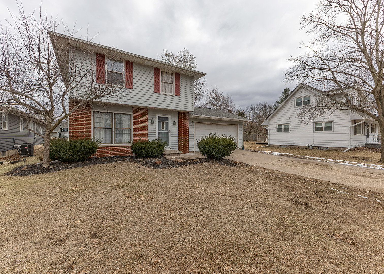 1434 2nd Avenue, Camanche, IA 52730