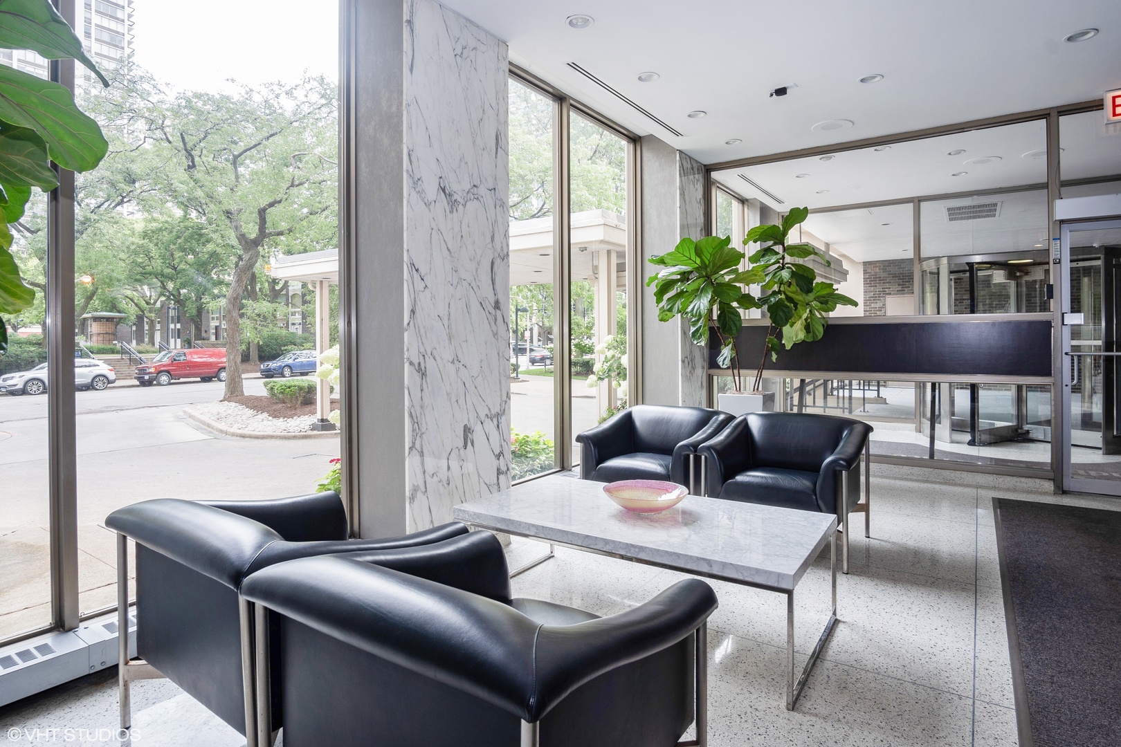 1360 Sandburg Terrace, Chicago, IL 60610