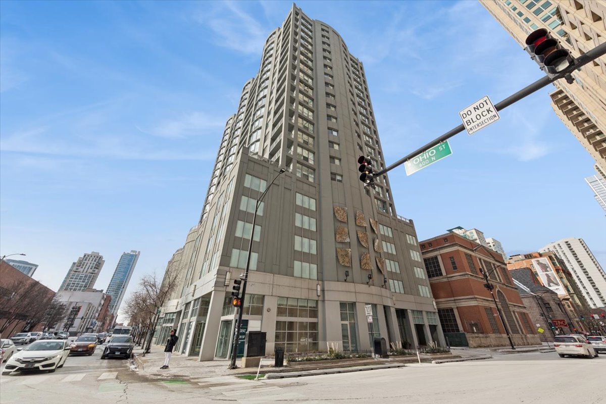600 Dearborn Avenue, Chicago, IL 60654