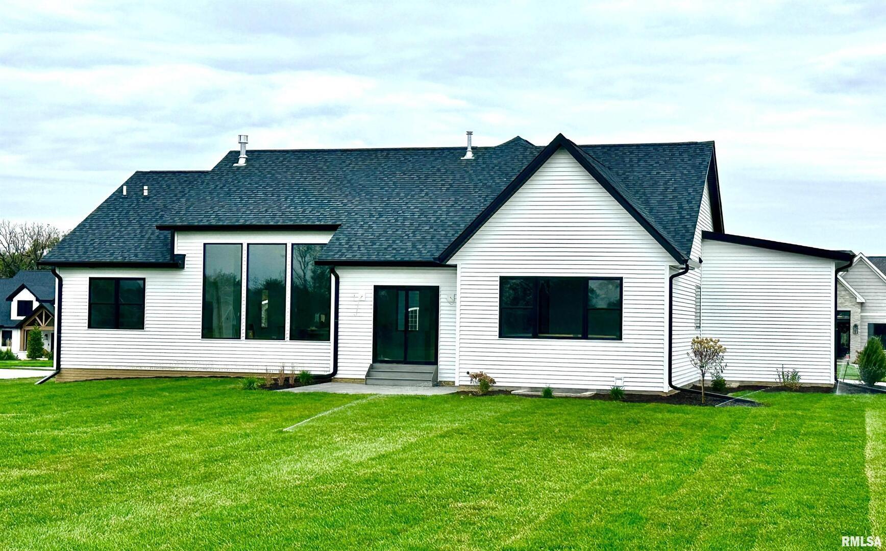 5127 Oak Ridge Court, Bettendorf, IA 52722