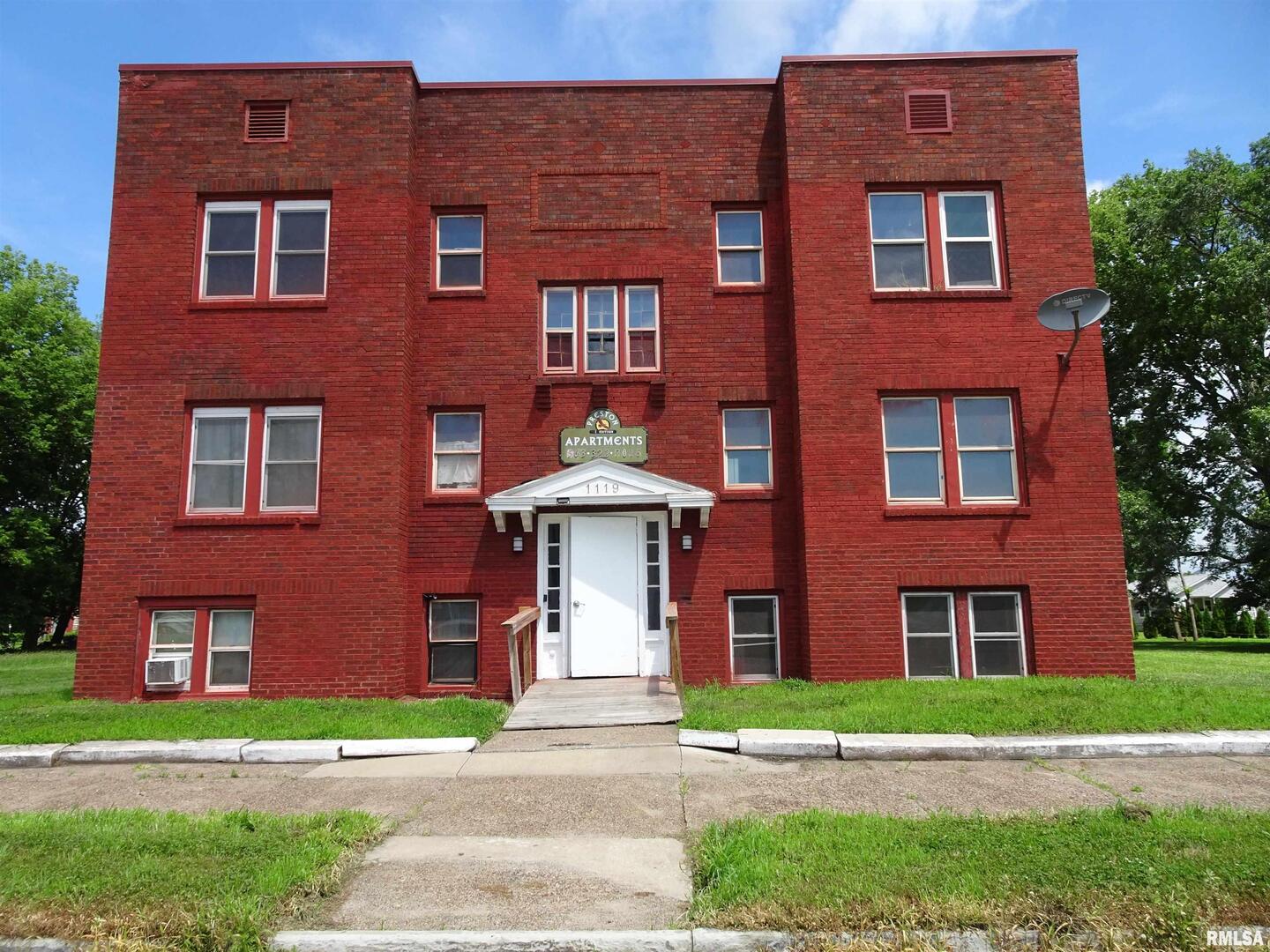 1119 4TH Avenue, Rock Island, IL 61201