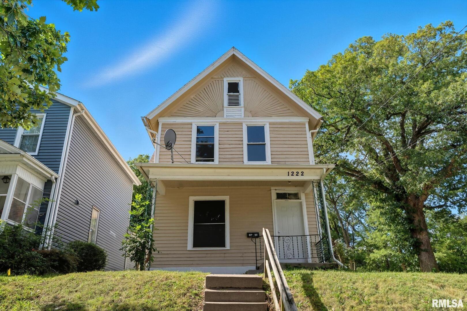 1222 PERSHING Avenue, Davenport, IA 52803
