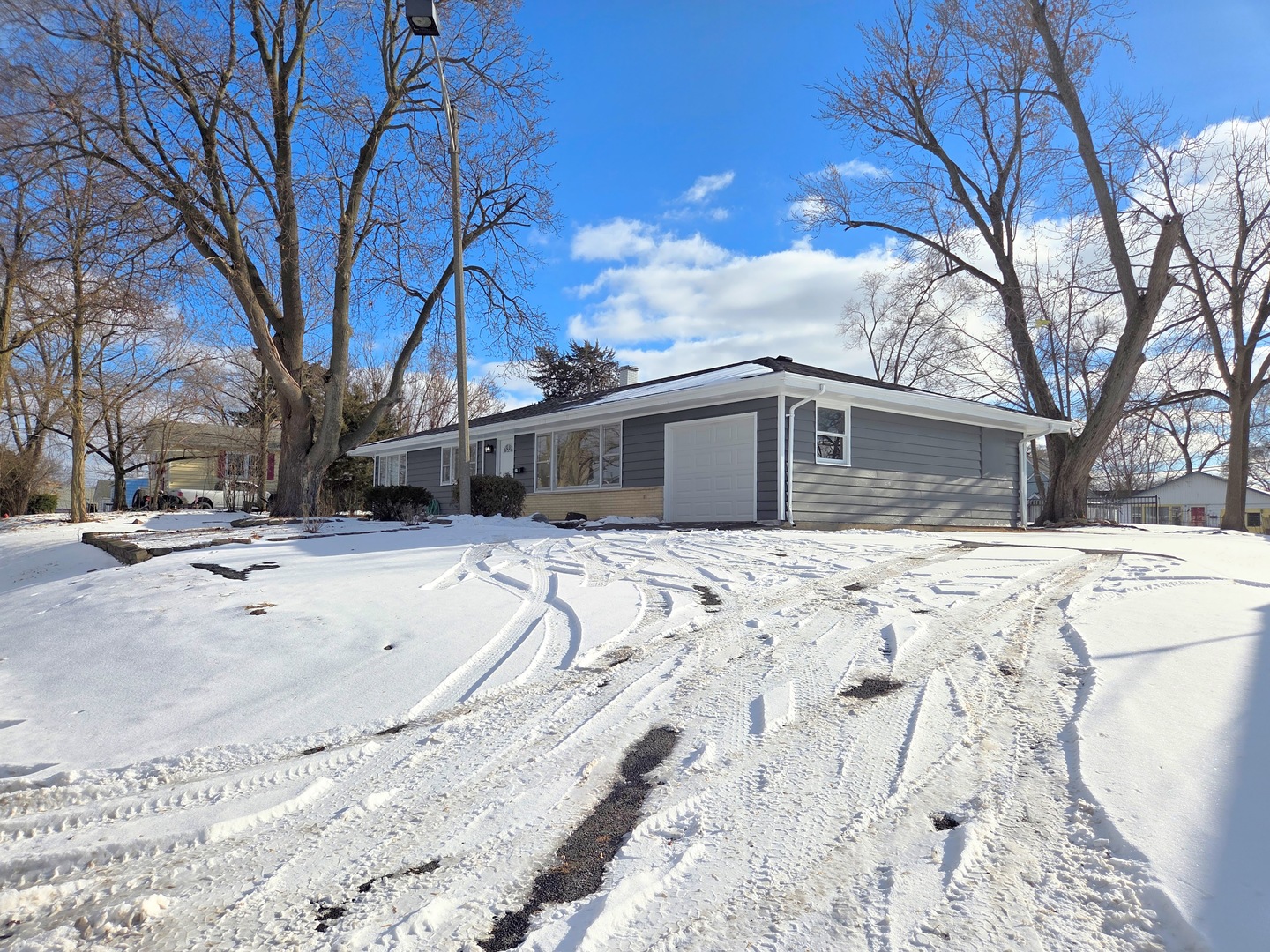 29 Lake Shore Drive, Round Lake Park, IL 60073