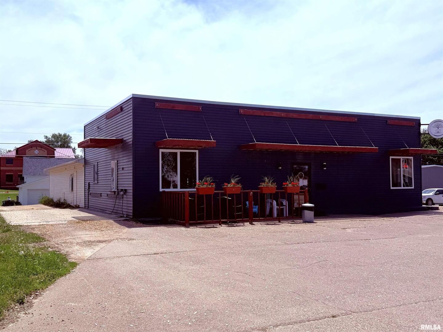 719 11TH Street, Dewitt, IA 52742