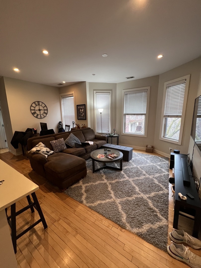 2780 Kenmore Avenue, Chicago, IL 60614