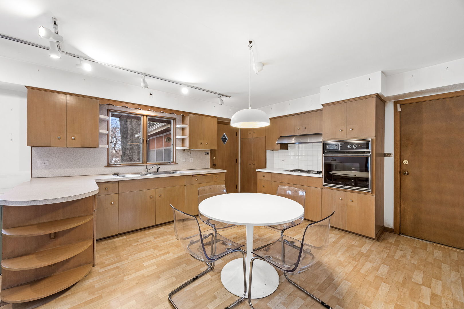 1927 Warrenville Road, Lisle, IL 60532