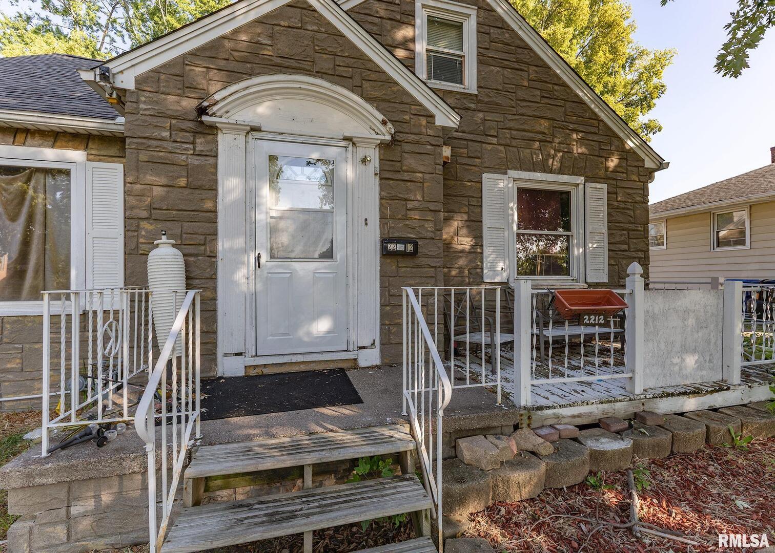 2212 IOWA Avenue, Clinton, IA 52732