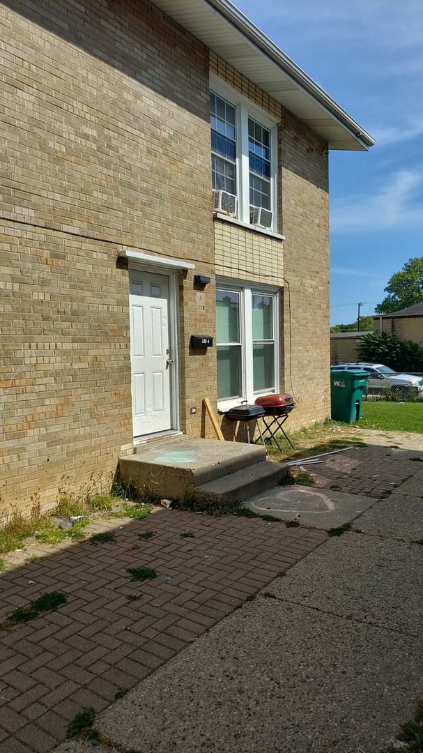 2204 Hebron Avenue, Zion, IL 60099