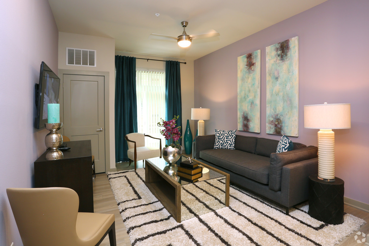 670 Algonquin Road, Schaumburg, IL 60173