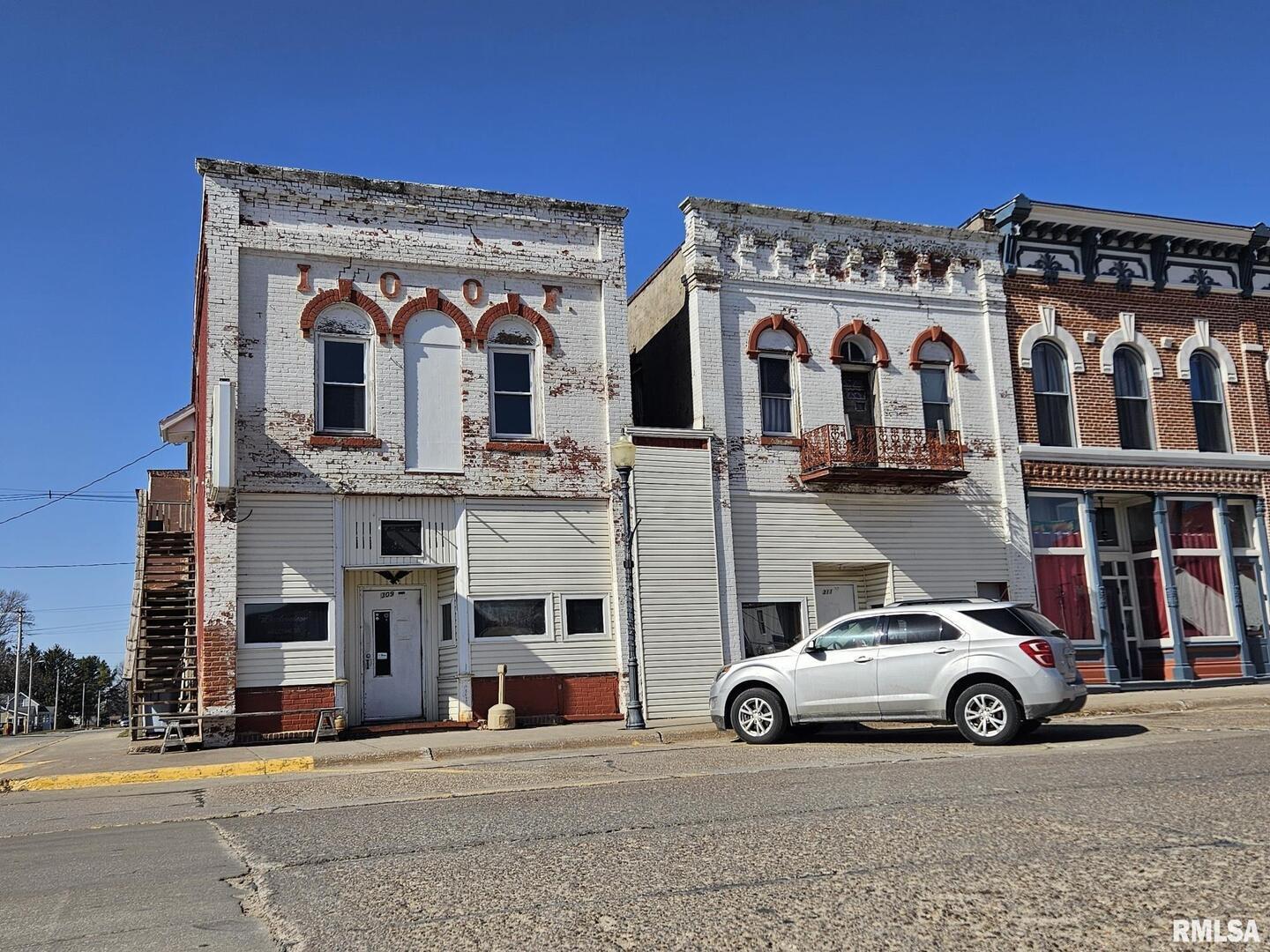 309 and 311 CEDAR Street, Wilton, IA 52778