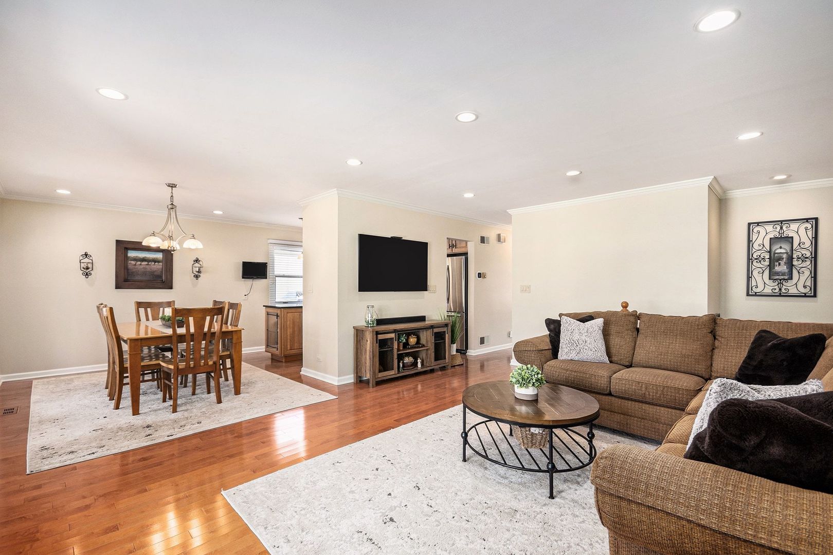 614 Braeside Drive, Arlington Heights, IL 60004