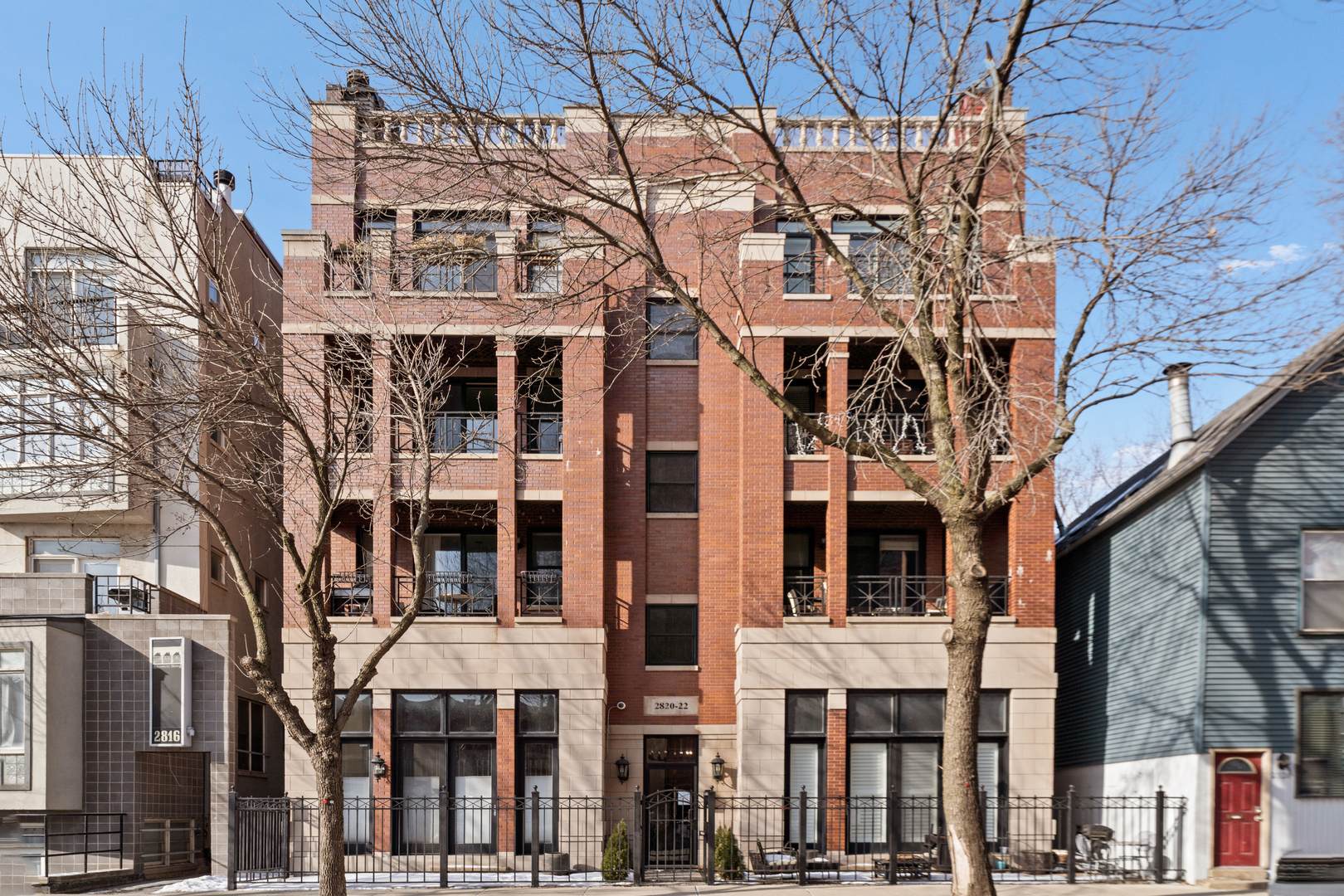 2820 SHEFFIELD Avenue, Chicago, IL 60657