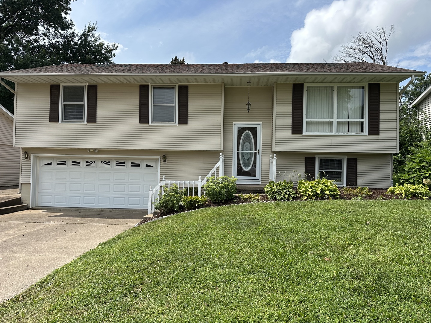 1624 Crestline Drive, Clinton, IA 57232