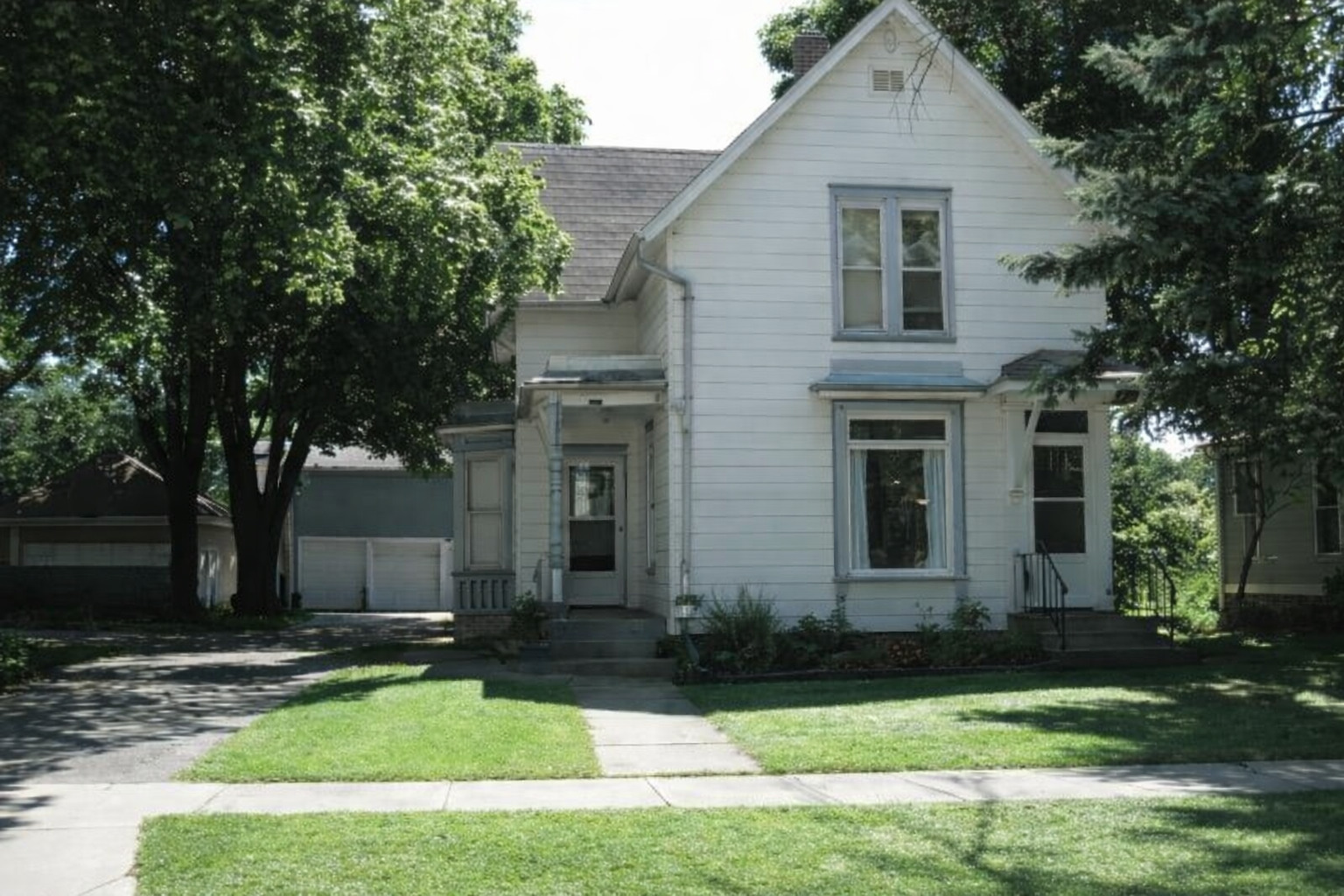 615 Washington Street, West Dundee, IL 60118