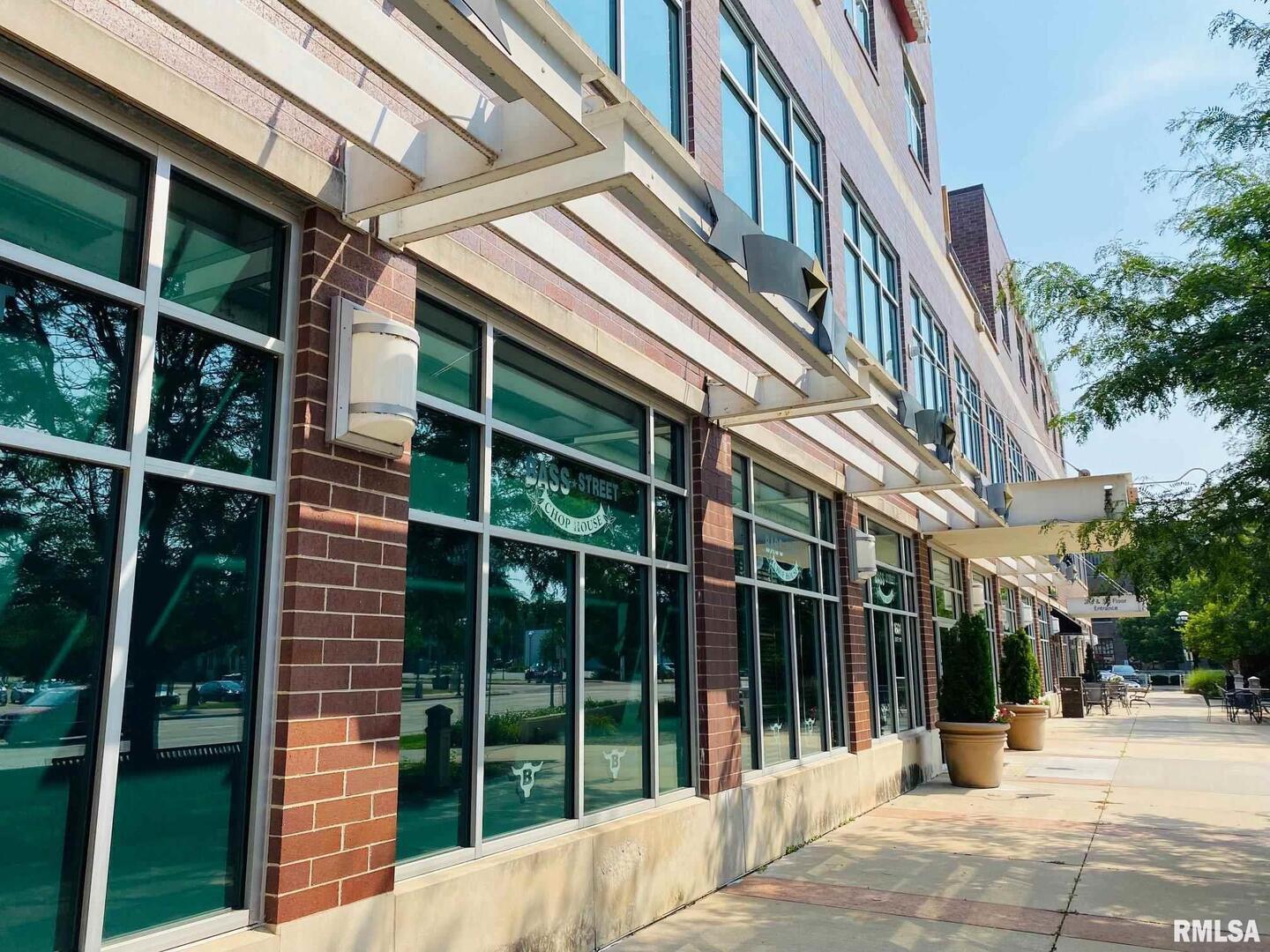 1601 RIVER Drive, Moline, IL 61265