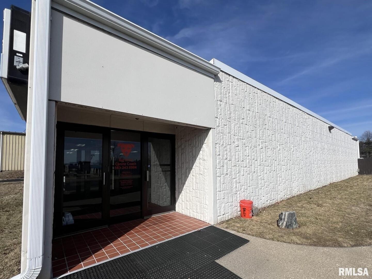 2740 17TH Street, Clinton, IA 52732