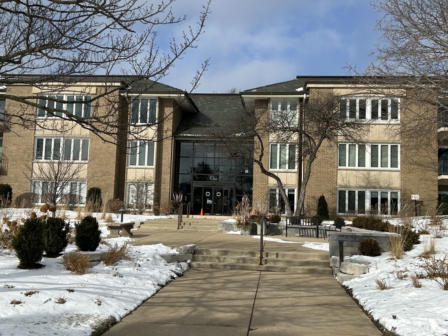 1 Oak Brook Club Drive, Oak Brook, IL 60523