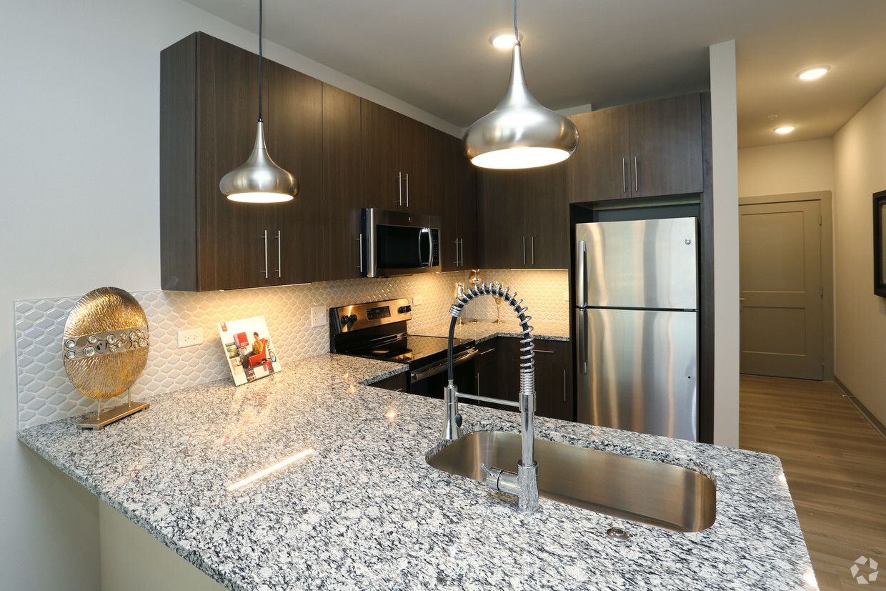 680 Algonquin Road, Schaumburg, IL 60173