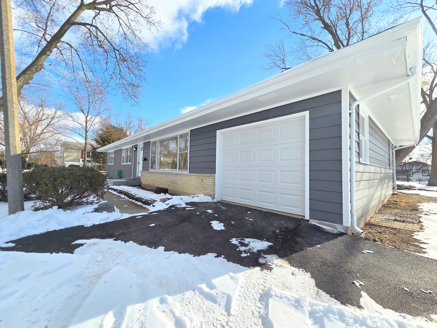 29 Lake Shore Drive, Round Lake Park, IL 60073